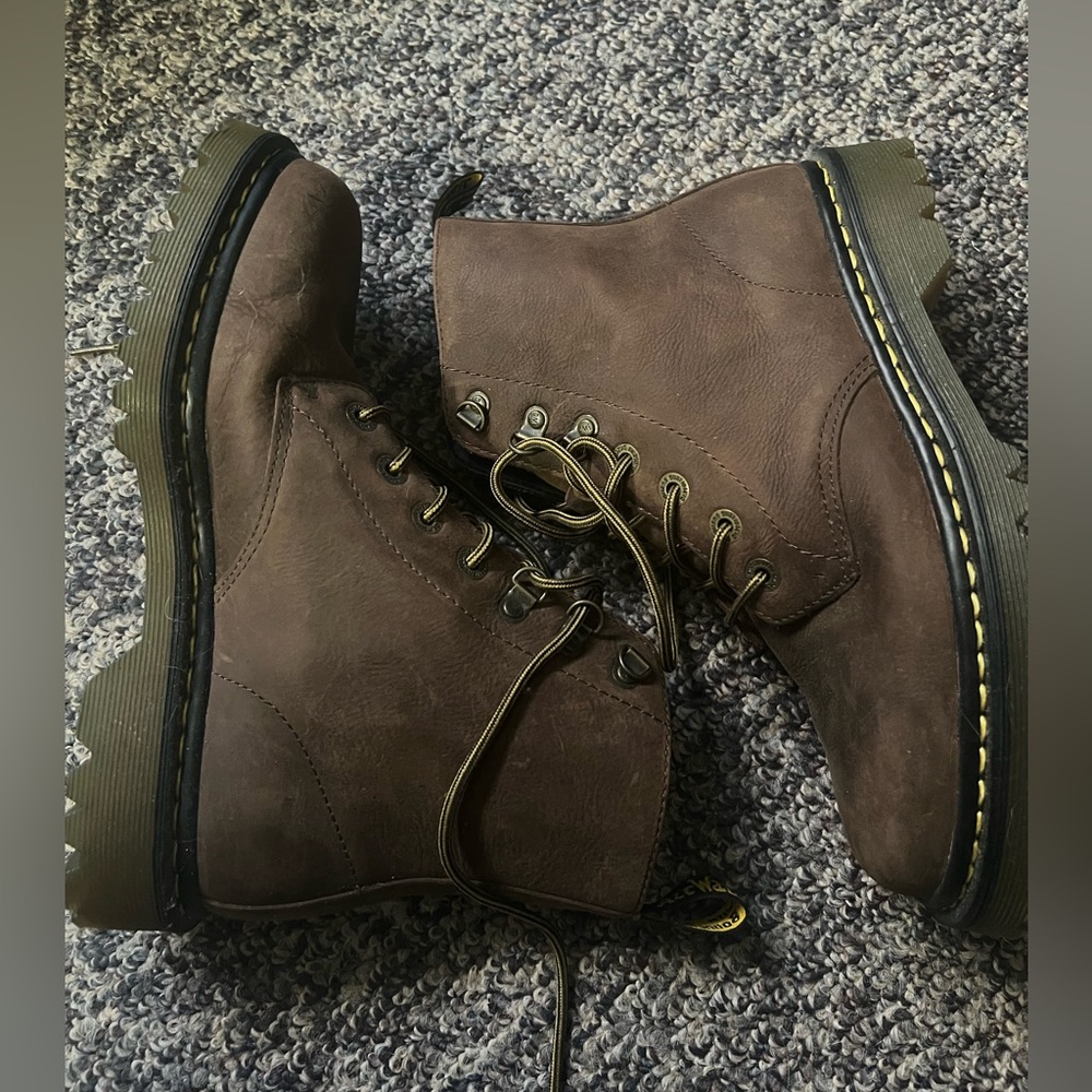 Dr martens worn twice size 9w/8m